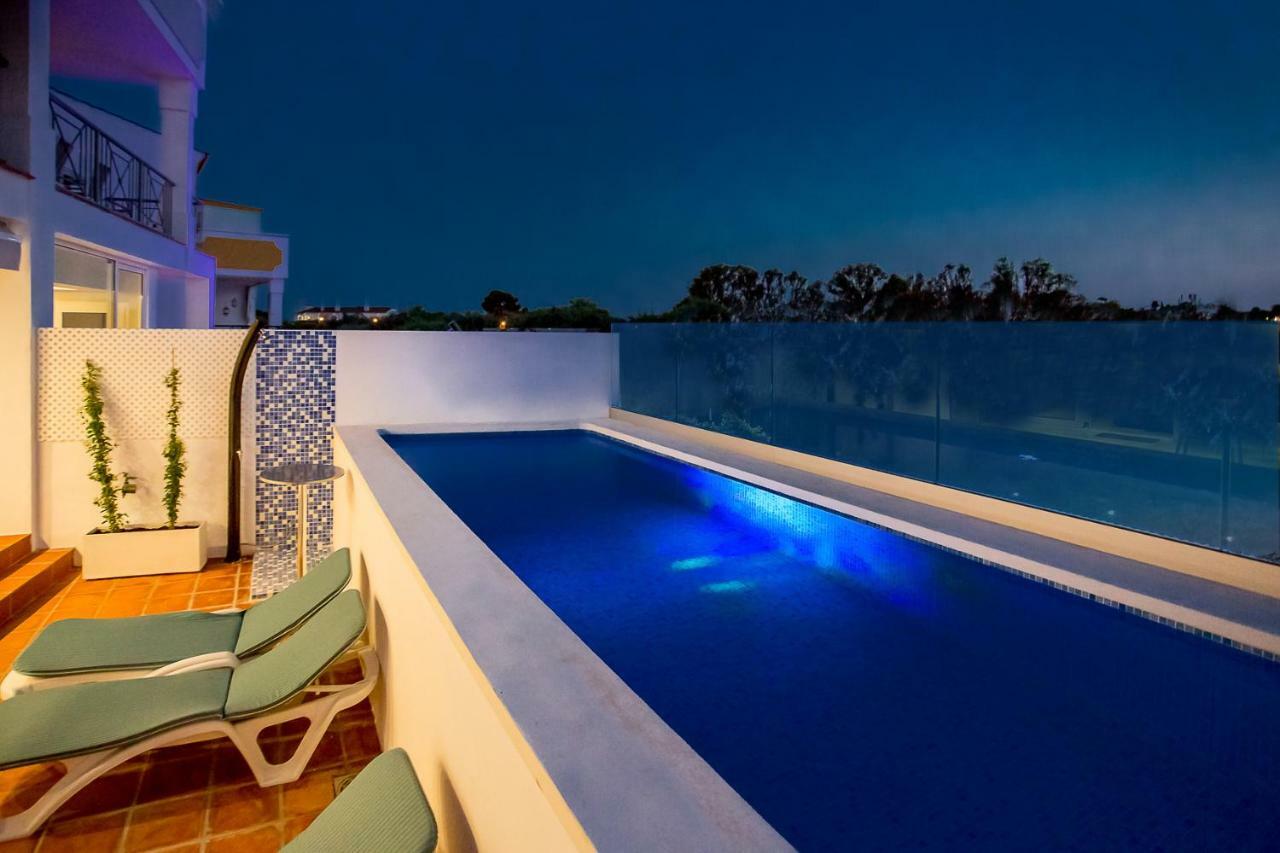 Luxury Apartments With Private Swimming Pool 马尔韦利亚 外观 照片