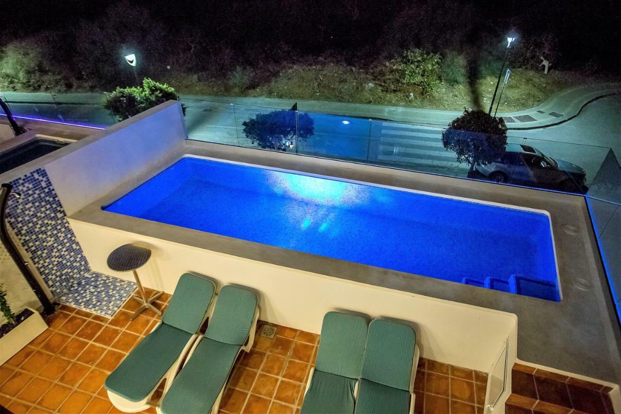 Luxury Apartments With Private Swimming Pool 马尔韦利亚 外观 照片
